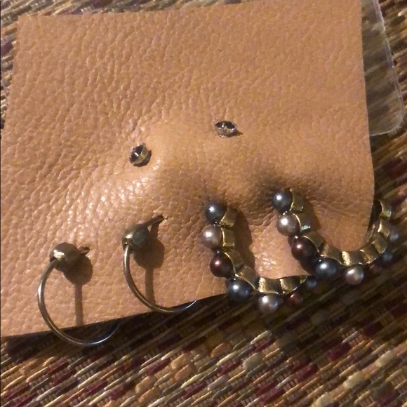Free People hoop Stud Trip NWT - Picture 2 of 6